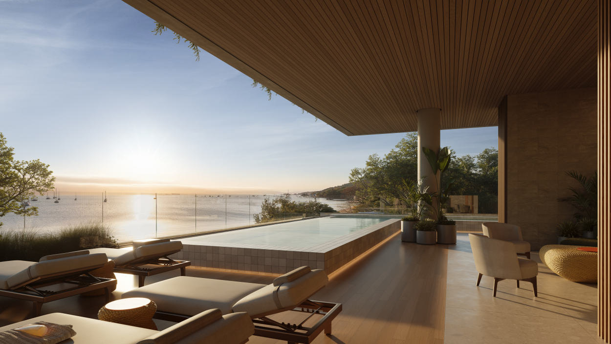 Piscina com vista para o mar e deck com espreguiçadeiras